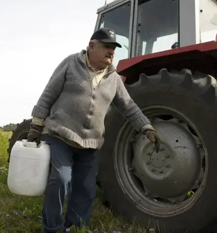 Sự Thật Về Người Nghèo Nhất Thế Giới: Tại Sao Chúng Ta Không Thể Chỉ Đích Danh Một Cá Nhân? Sự Thật Về Người Nghèo Nhất Thế Giới: Tại Sao Chúng Ta Không Thể Chỉ Đích Danh Một Cá Nhân?