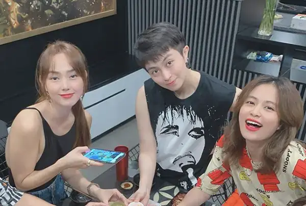 Gil Lê Là Ai? Khám Phá Con Người Và Sự Nghiệp Đa Tài Của Nghệ Sĩ Tài Hoa