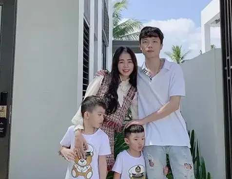 Nguyễn Hương Ly Là Ai? Tiểu Sử, Sự Nghiệp Và Đời Tư Nữ Ca Sĩ Bolero