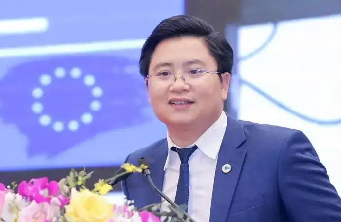 Nguyễn Kim Hùng: Tiểu Sử, Sự Nghiệp Và Những Điều Bạn Cần Biết Nguyễn Kim Hùng: Tiểu Sử, Sự Nghiệp Và Những Điều Bạn Cần Biết