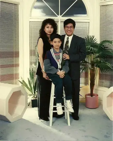 Nguyễn Ngọc Ngạn: Hành Trình Từ Giảng Đường Đến Đỉnh Cao Sân Khấu Hải Ngoại