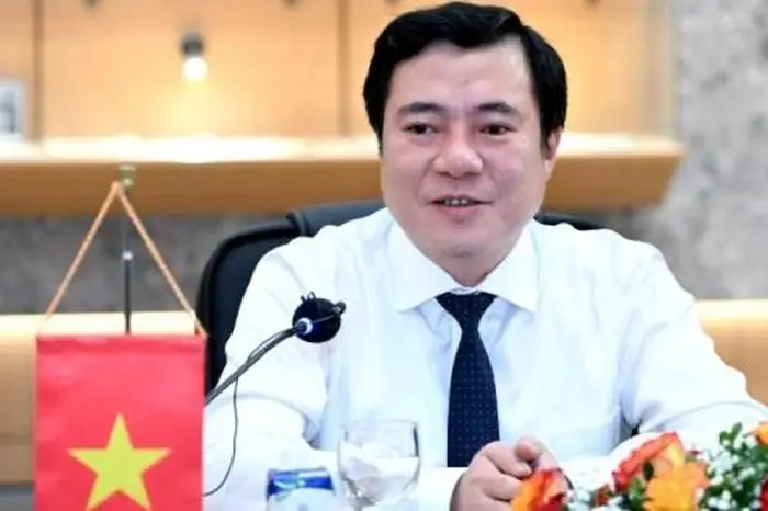 Nguyễn Sinh Nhật Tân Là Ai?