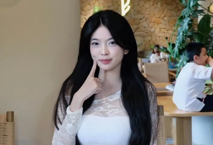 Đặng Nguyễn Thùy Giang Là Ai? Hành Trình Từ Hoa Khôi Học Đường Đến Tiktoker Triệu View