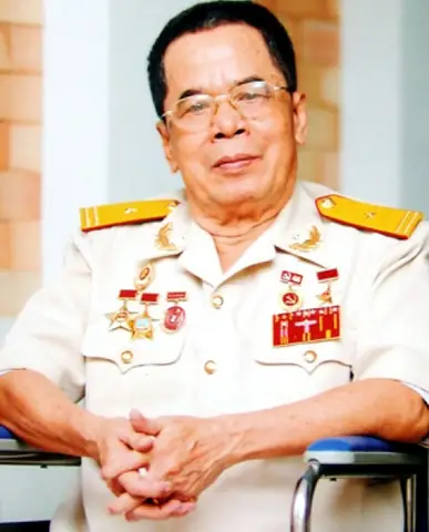 Nguyễn Văn Thương Là Ai - Những Góc Khuất Đằng Sau Hiện Tượng Mạng Gây Tranh Cãi