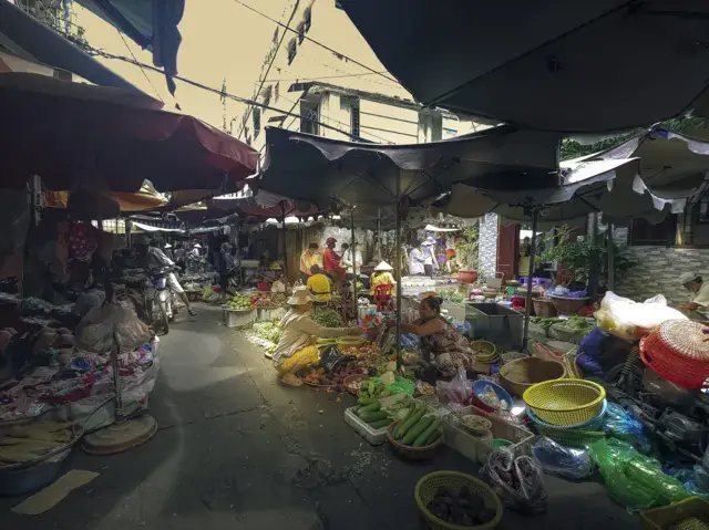 Dân Ông Tạ Là Ai? Nguồn Gốc Và Bản Sắc Văn Hóa Khu Vực Lừng Danh Sài Gòn