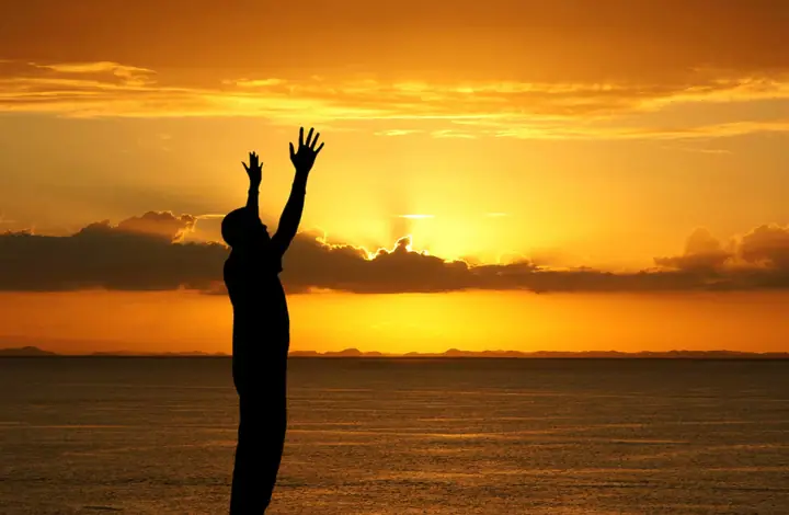 Ông Trời Là Ai? Sự Thật Về Tín Ngưỡng Thờ Trời Của Người Việt