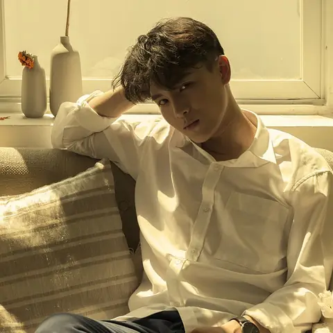 Phạm Đình Thái Ngân: Hành Trình Từ Giọng Ca Indie Đến Ngôi Sao Làn Sóng Mới