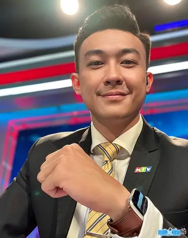 Phan Tô Ny Là Ai? Cuộc Đời Và Sự Nghiệp Đa Dạng Của Nam Mc Tài Hoa