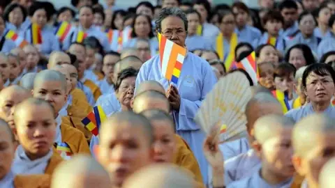 Phật Dược Sư: Vị Y Vương Chữa Lành Bệnh Tật Thể Xác Và Tinh Thần Phật Dược Sư: Vị Y Vương Chữa Lành Bệnh Tật Thể Xác Và Tinh Thần