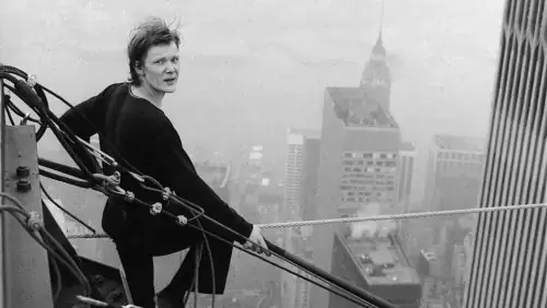 Philippe Petit Là Ai? Cuộc Đời Và Di Sản Của Nghệ Sĩ Đi Dây Trên Bầu Trời Thế Kỷ