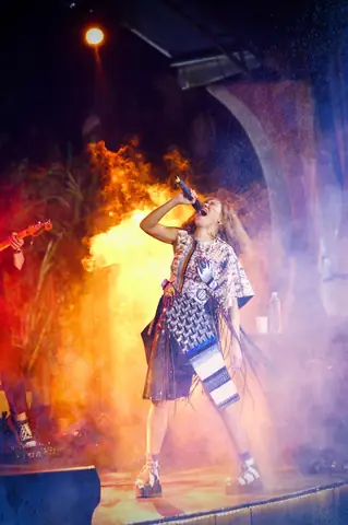 Phượng Hoàng Lửa: Hé Lộ Danh Tính Đằng Sau Màn Nghi Vấn Của Giới Trẻ