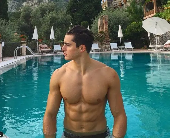 Pietro Boselli: Tiểu Sử Cuộc Đời Và Hành Trình Từ Giáo Viên Toán Đến Siêu Mẫu Toàn Cầu Pietro Boselli: Tiểu Sử Cuộc Đời Và Hành Trình Từ Giáo Viên Toán Đến Siêu Mẫu Toàn Cầu