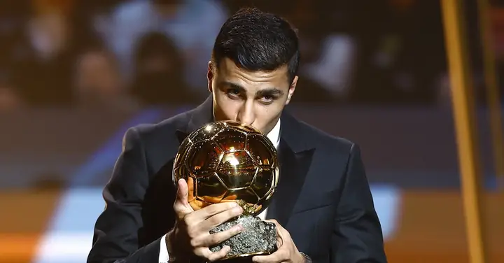 Quả Bóng Vàng Việt Nam 2024: Danh Sách Vinh Danh & Tiêu Chuẩn Câu Lạc Bộ Chuyên Nghiệp