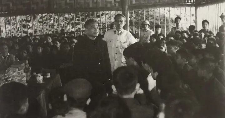 Quần Chúng Là Ai? Khái Niệm, Vai Trò Và Ý Nghĩa Trong Xã Hội Hiện Đại