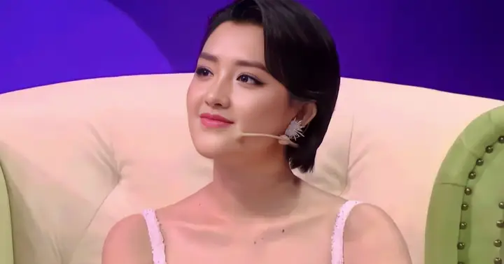 Quản Hân Là Ai? Tiểu Sử, Sự Nghiệp Nổi Bật Và Hành Trình Truyền Cảm Hứng