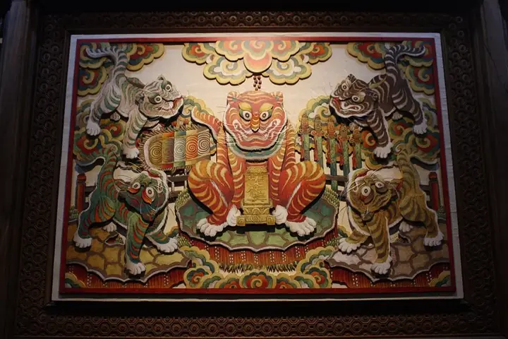 Quan Ngũ Hổ: Vị Thần Trấn Ngũ Phương Trong Hệ Thống Tứ Phủ