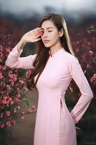 Chân Dung Quế Vân: Hành Trình Từ Cô Ca Sĩ Underground Đến Những Ồn Ào Thị Phi