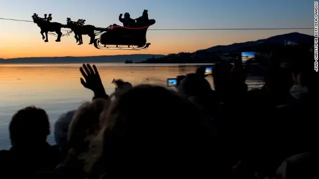 Santa Là Ai? Nguồn Gốc, Bản Sắc Và Những Góc Nhìn Đa Chiều Về Biểu Tượng Giáng Sinh