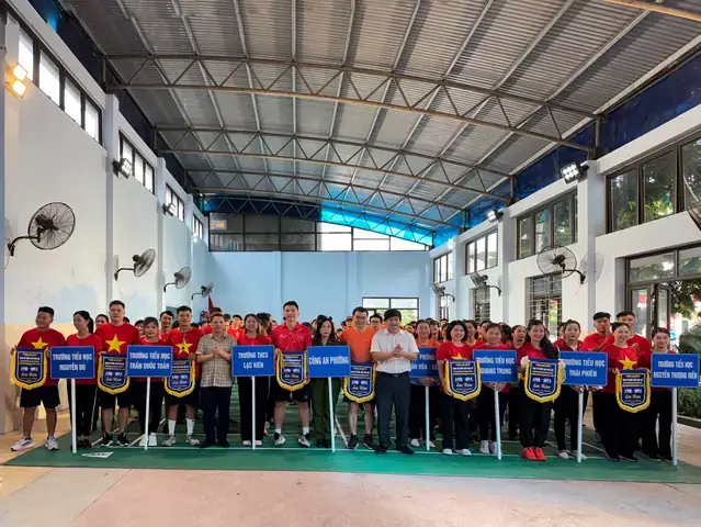 Tám Keo Là Ai? Khám Phá Hành Trình Từ Người Bình Dị Đến Hiện Tượng Giải Trí Số