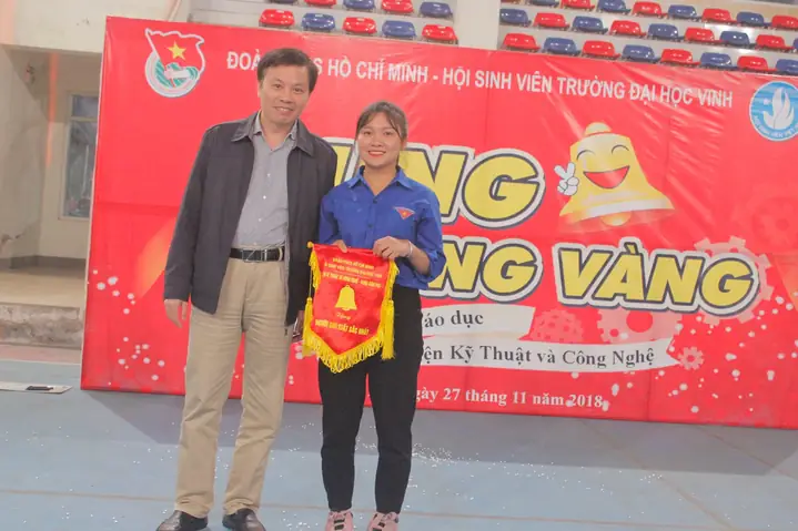 Bảng Rung Chuông Vàng Có Ý Nghĩa Gì Trong Trang Trí Và Như Thế Nào?