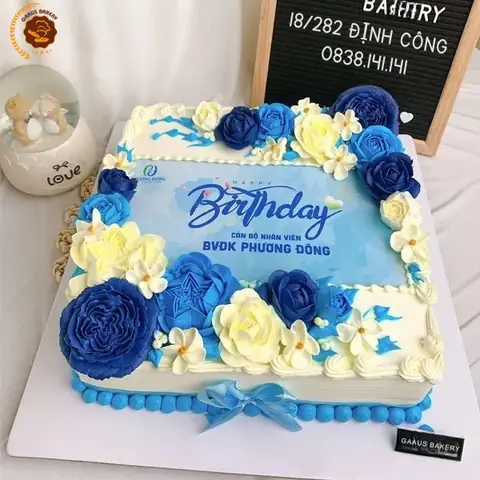 Bánh Gato Hình Vuông Trang Trí Hoa Kem – Gaaus Bakery