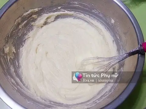 Bánh Cupcake Trang Trí Kem Hoa Hồng Ngày Mưa Gió