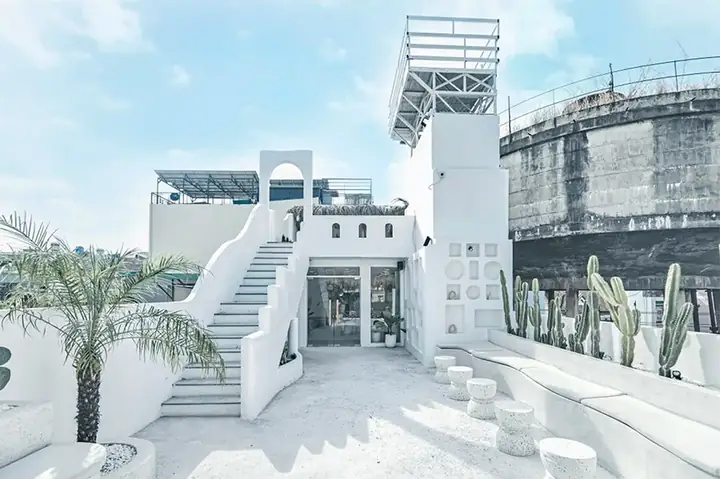 Quán Cafe Sân Thượng Phong Cách Địa Trung Hải