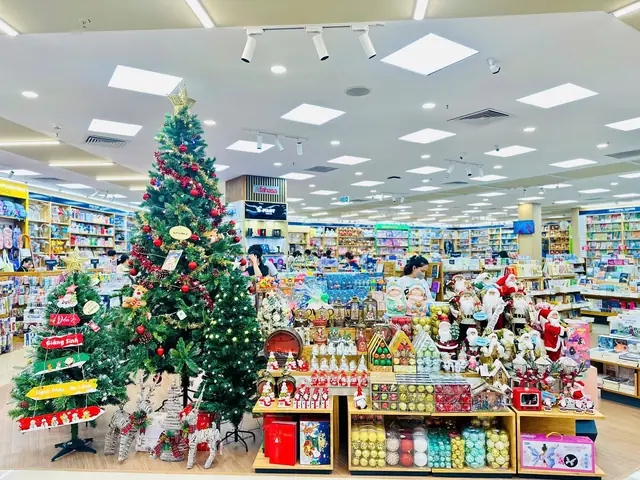 12+ Ý Tưởng Trang Trí Cây Thông Noel Tại Nhà Đẹp Và Đơn Giản 12+ Ý Tưởng Trang Trí Cây Thông Noel Tại Nhà Đẹp Và Đơn Giản