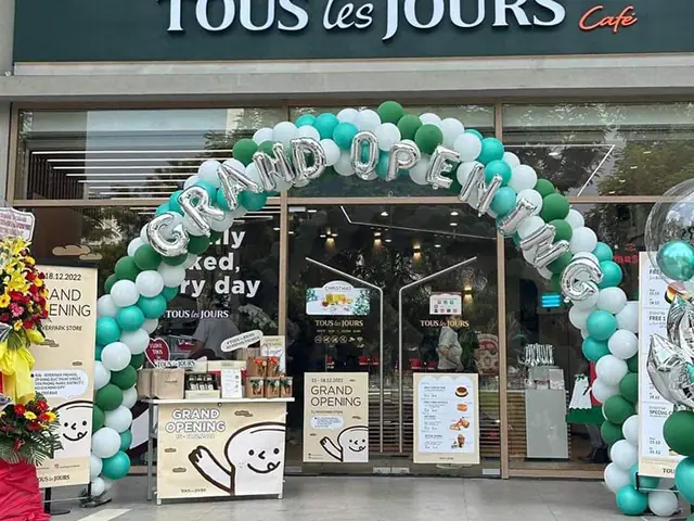 Thuê Trang Trí Cổng Bong Bóng Khai Trương 01 - Dịch Vụ Chú Hề