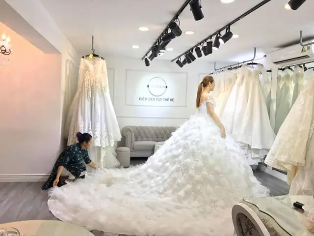 Thiết Kế Bố Cục Nội Thất Cửa Hàng Áo Cưới