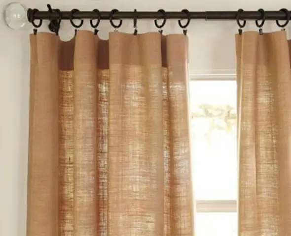 Trang Trí Cửa Kính Shop Quần Áo Với Vải Thô