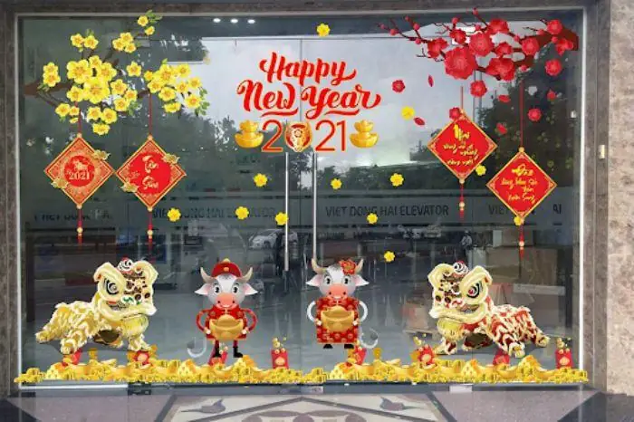 Trang Trí Shop Quần Áo Bằng Decal Theo Ngày Lễ Như Noel Hay Tết