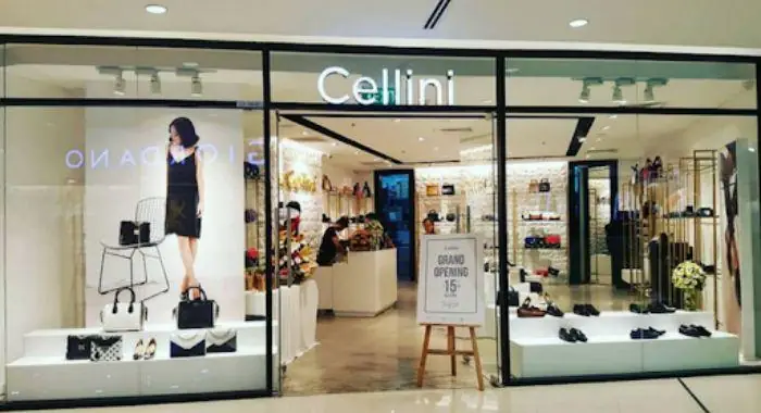 Trang Trí Cửa Kính Shop Quần Áo Với Logo Công Ty