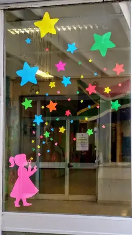 Trang-tri-cua-so-lop-hoc-mam-non-dep