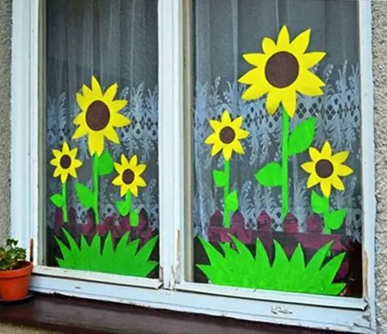 Trang-tri-cua-so-lop-hoc-mam-non-dep-bang-giay-mau