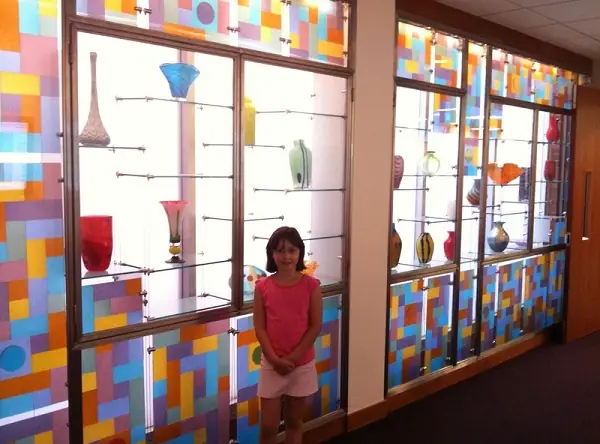 Trang-tri-cua-so-lop-hoc-mam-non-dep-theo-chu-de