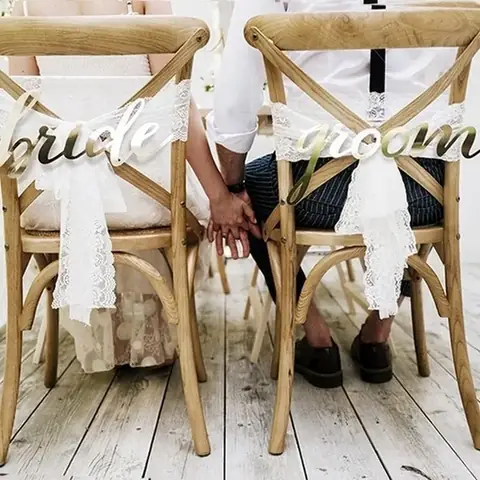 15. Trang Trí Ghế Đám Cưới Bằng Tên Cô Dâu Chú Rể