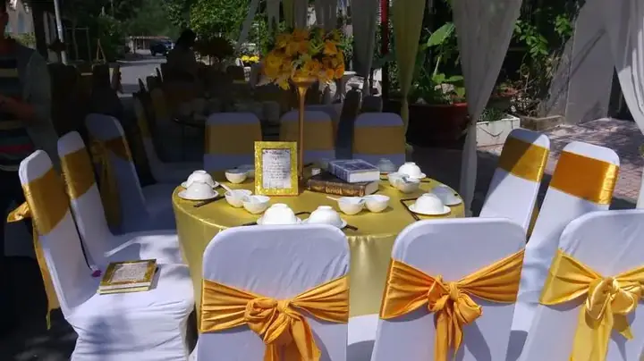 Dùng Áo Ghế Và Nơ Để Trang Trí Ghế Tiệc Cưới