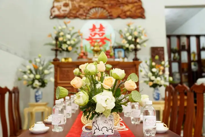 Cách Trang Trí Hoa Tươi Đám Cưới Lễ Gia Tiên Bằng Hoa Tươi Đơn Giản Sang Trọng Ngày Cưới.