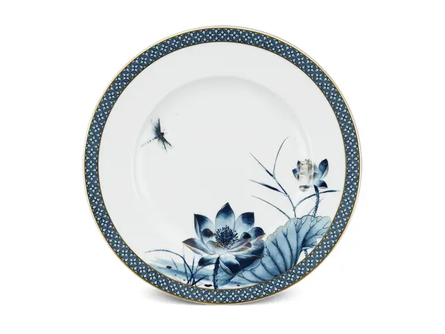 Vẽ Trang Trí Đĩa Tròn Hình Hoa Sen Như Thế Nào?