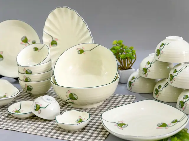 Vẽ Trang Trí Đĩa Tròn Hình Hoa Sen Như Thế Nào?