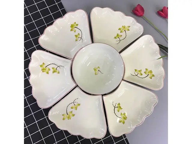 Vẽ Trang Trí Đĩa Tròn Hình Hoa Sen Như Thế Nào?