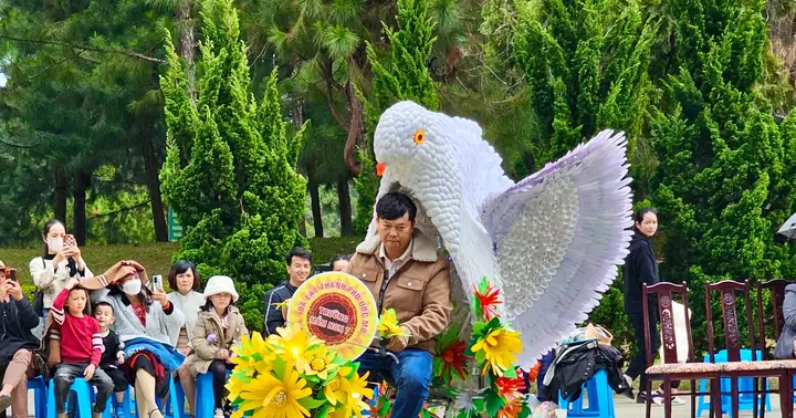 Mãn Nhãn Với 75 Tác Phẩm Xe Đạp Hoa Làm Bằng Đồ Tái Chế Ở Đà Lạt ... Mãn Nhãn Với 75 Tác Phẩm Xe Đạp Hoa Làm Bằng Đồ Tái Chế Ở Đà Lạt ...