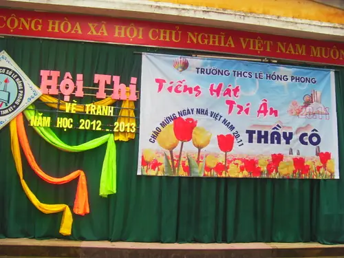 Hình Ảnh Cho Vẽ Tranh Trang Trí Hội Trường Ngày 20-11: