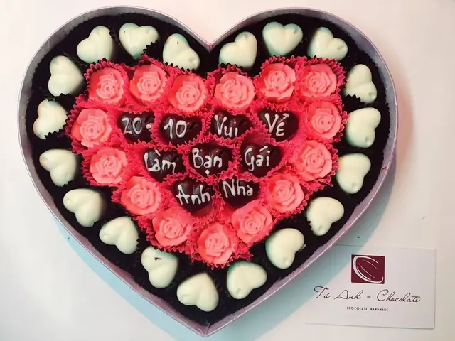 Quả Dứa Trang Trí Món Ăn Ngày 20/10 Như Thế Nào?