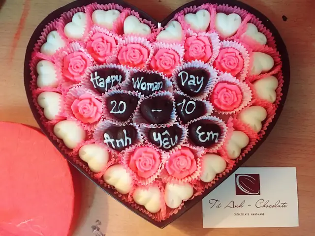 Quả Dứa Trang Trí Món Ăn Ngày 20/10 Như Thế Nào?