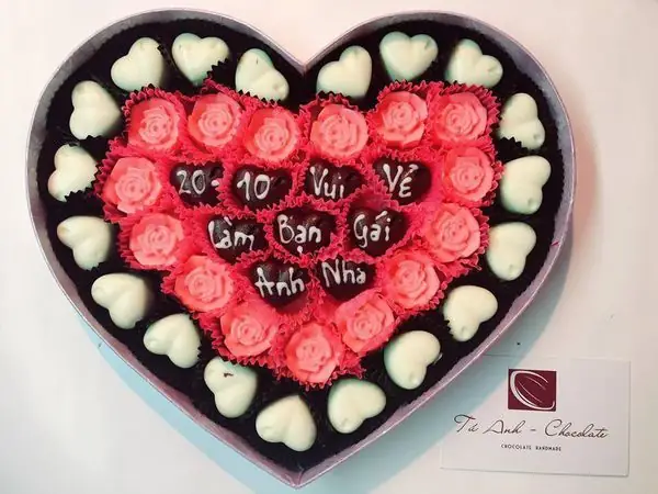 Quả Dứa Trang Trí Món Ăn Ngày 20/10 Như Thế Nào?