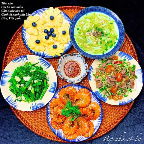 Quả Dứa Trang Trí Món Ăn Ngày 20/10 Như Thế Nào?