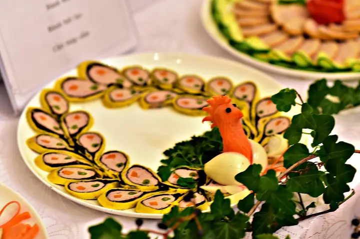 Quả Dứa Trang Trí Món Ăn Ngày 20/10 Như Thế Nào?