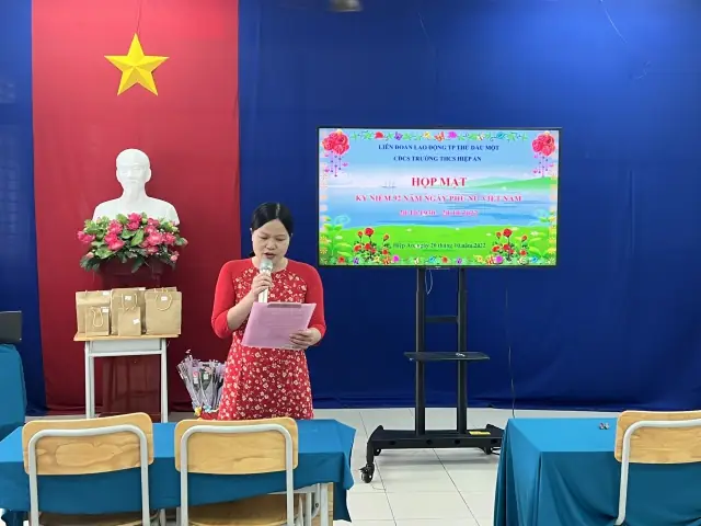 Quả Dứa Trang Trí Món Ăn Ngày 20/10 Như Thế Nào?